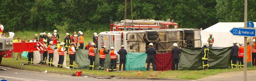 Schwerer Unfall mit Reisebus Lohmar Donrather Dreieck P434.JPG